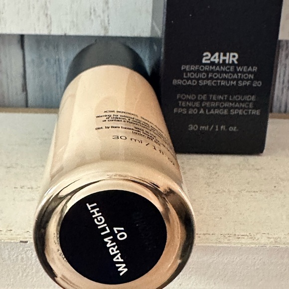 bareMinerals BAREPRO Makeup Performance Wear Liquid Foundation In Warm Light 07 - Picture 5 of 6